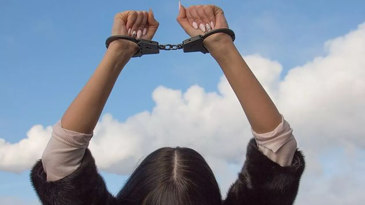 O româncă este ACUZATĂ că și-a UCIS soțul, deținătorul unui local DE LUX din Austria