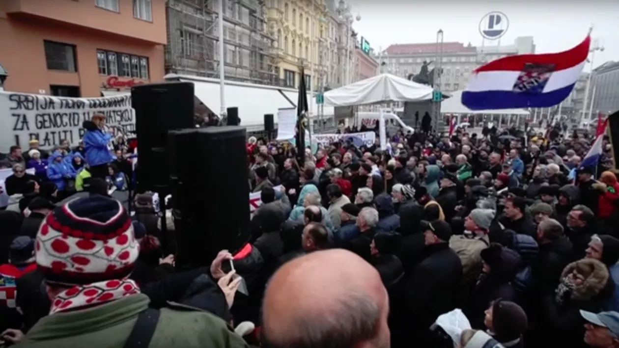 Vârsta de pensionare este schimbată oficial: Revoltă fără precedent, toți pensionarii sunt în stradă... Proteste masive care pot dărâma Guvernul