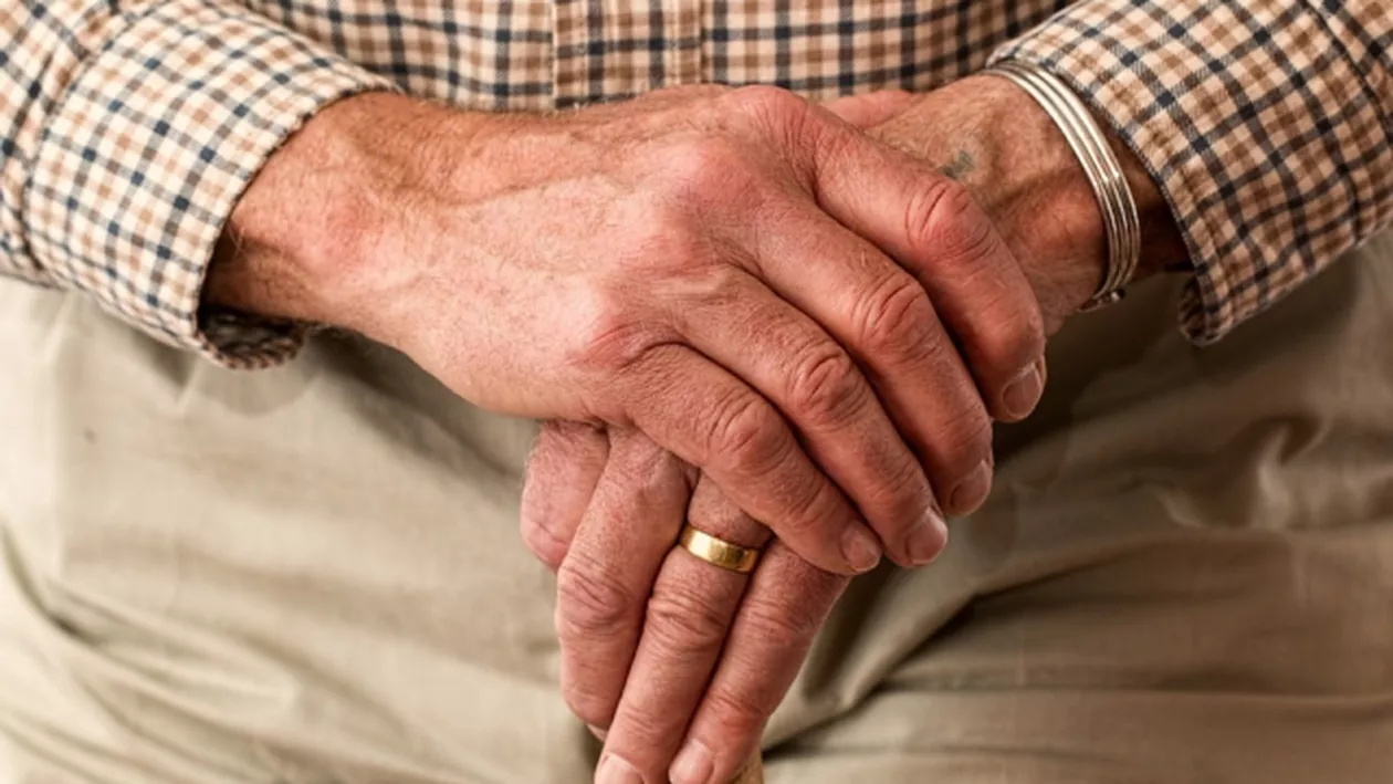 Pensii mai MICI pentru toată lumea! Oamenii sunt șocați și ies în stradă: Pică Guvernul?