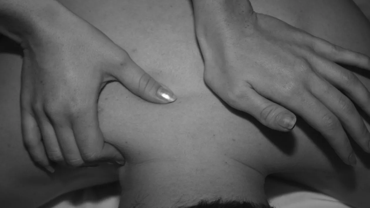 LIBER la MASAJ EROTIC pentru AUTOSTRĂZI! Fetele dintr-un club din București oferă servicii GRATUITE pe 15 martie, timp de 15 minute