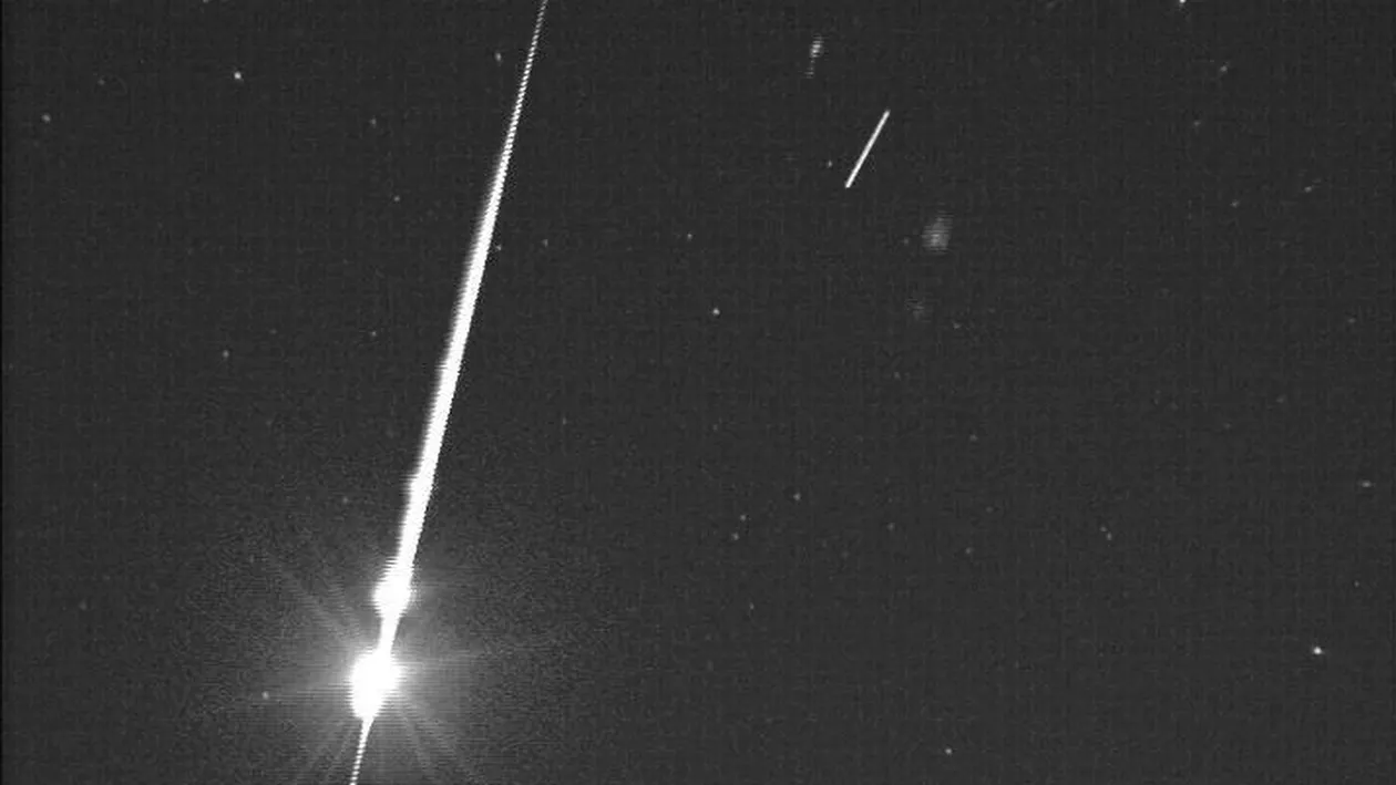 NASA a detectat EXPLOZIA unui meteorit în atmosfera Pământului cu puterea a 10 bombe nucleare (FOTO, VIDEO)