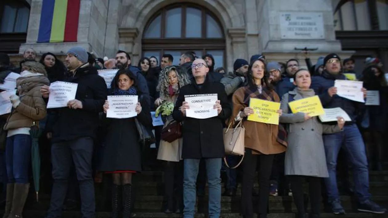 Jandarmii au împiedicat protestul magistraţilor de pe scările Curţii de Apel Bucureşti: Aceştia au invocat un ordin al conducerii instanţei (VIDEO)