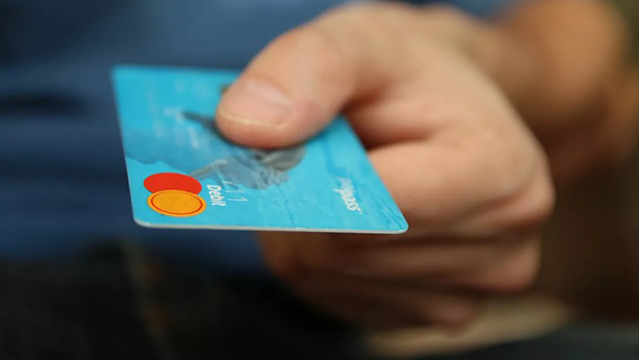 Un bărbat din Vâlcea a luat mai multe credite cu un buletin găsit pe stradă. Prejudiciul este de circa 60.000 de lei