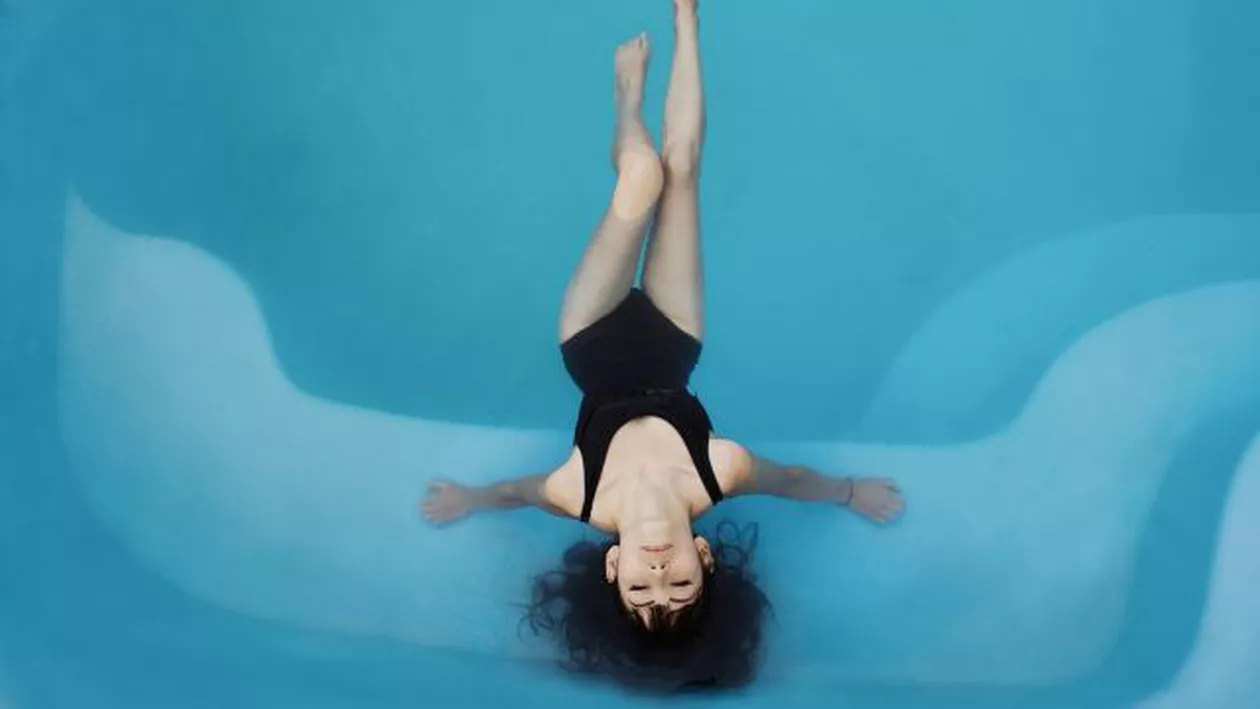 Cum să alegi costumul de baie potrivit în funcție de forma corpului