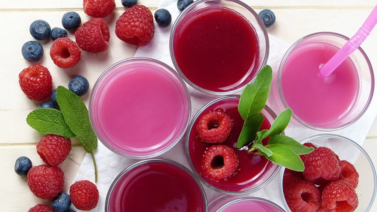 HALUCINANT! O femeie și-a INJECTAT suc de fructe în vene pentru a fi mai sănătoasă