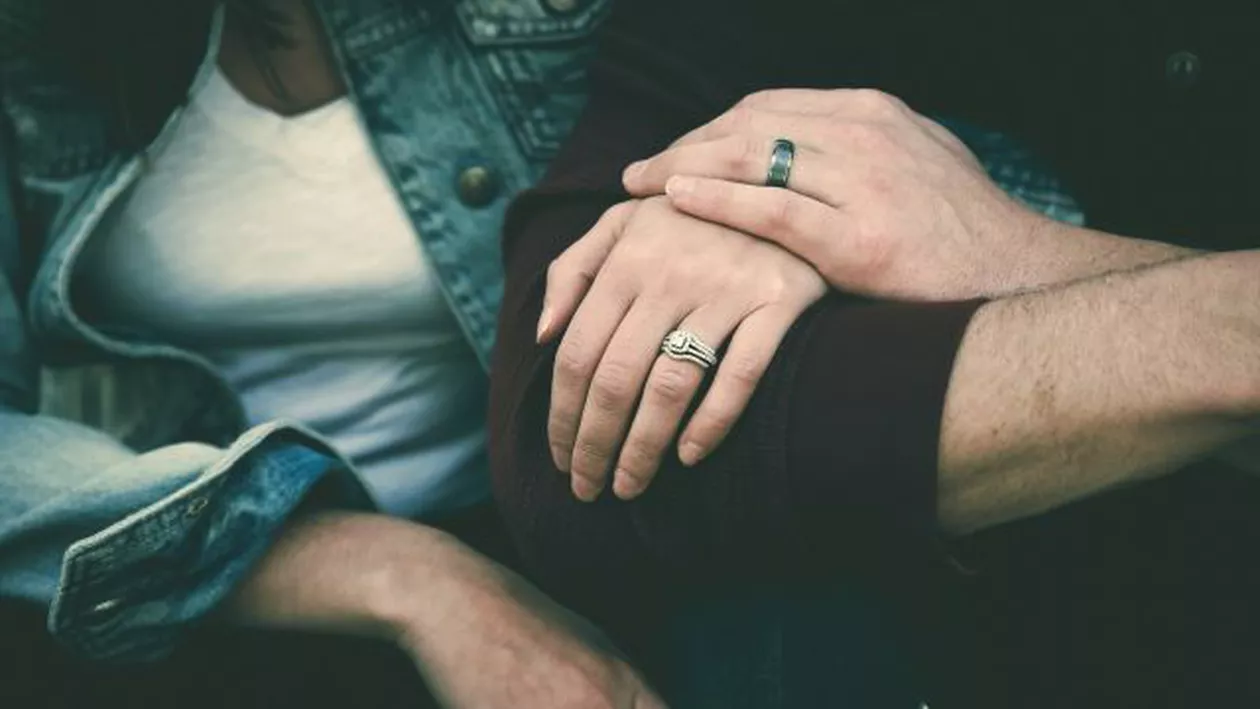 Cum transformi o prietenie într-o relație romantică