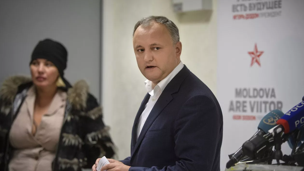 Pro-europenii și pro-rușii negociază pentru formarea majorității în Republica Moldova: Maia Sandu a refuzat să dea mâna cu președintele Dodon (VIDEO)