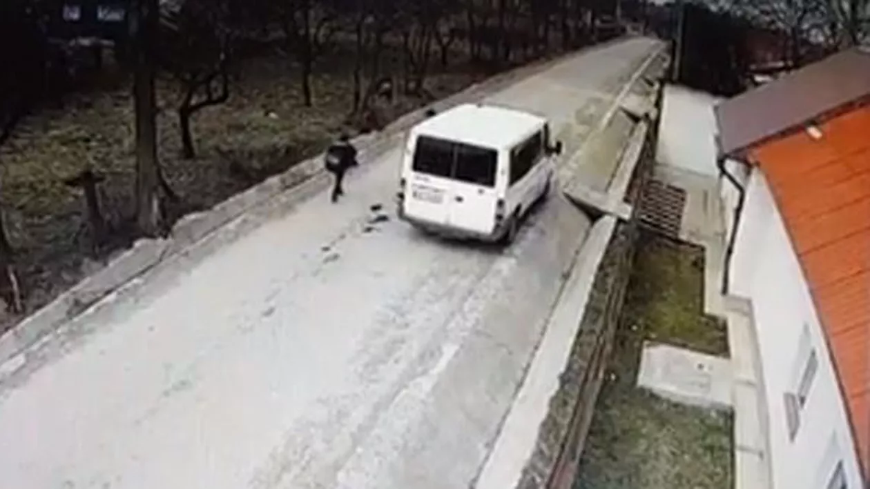 Arhiepiscopia Iașilor, reacție în cazul preotului acuzat că a dat cu capul de perete un elev: ''Opinia publică a fost intoxicată în mod stupefiant'' (VIDEO)