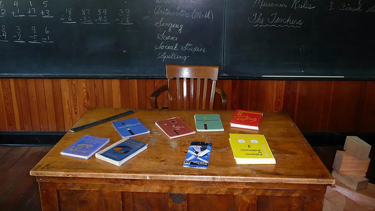 Focșani: O profesoară este acuzată că a bătut un elev, de față cu mama lui: ''Vrei nota zece, mă?''