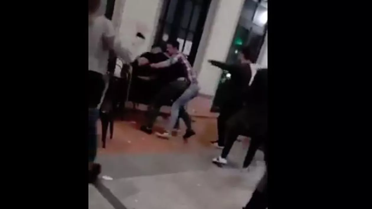 Tânăr de culoare, bătut în Oradea. De la ce ar fi pornit scandalul (VIDEO)