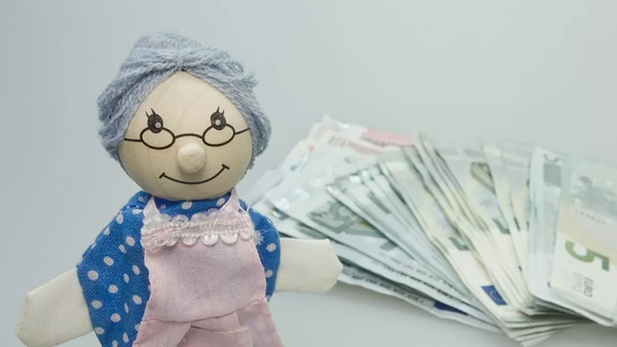 ALERTĂ! Au umblat deja în contul tău de pensii: Doar AICI poți să verifici câți bani mai ai!
