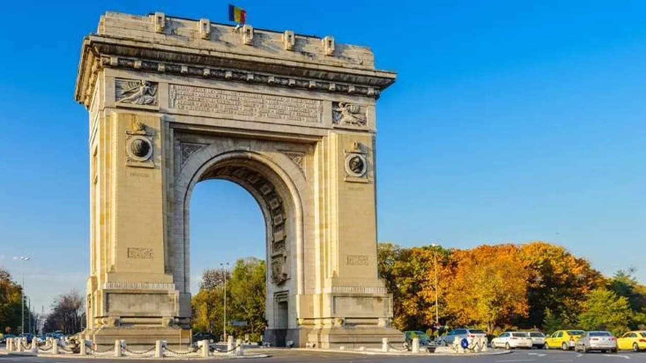 Arcul de Triumf, iluminat arhitectural în albastru, de Ziua Internațională de Conștientizare a Autismului