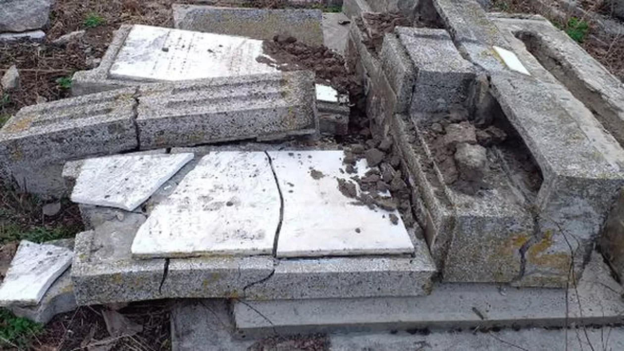 Cimitirul Evreiesc din Huşi, vandalizat: Peste 70 de monumente funerare au fost distruse (FOTO)