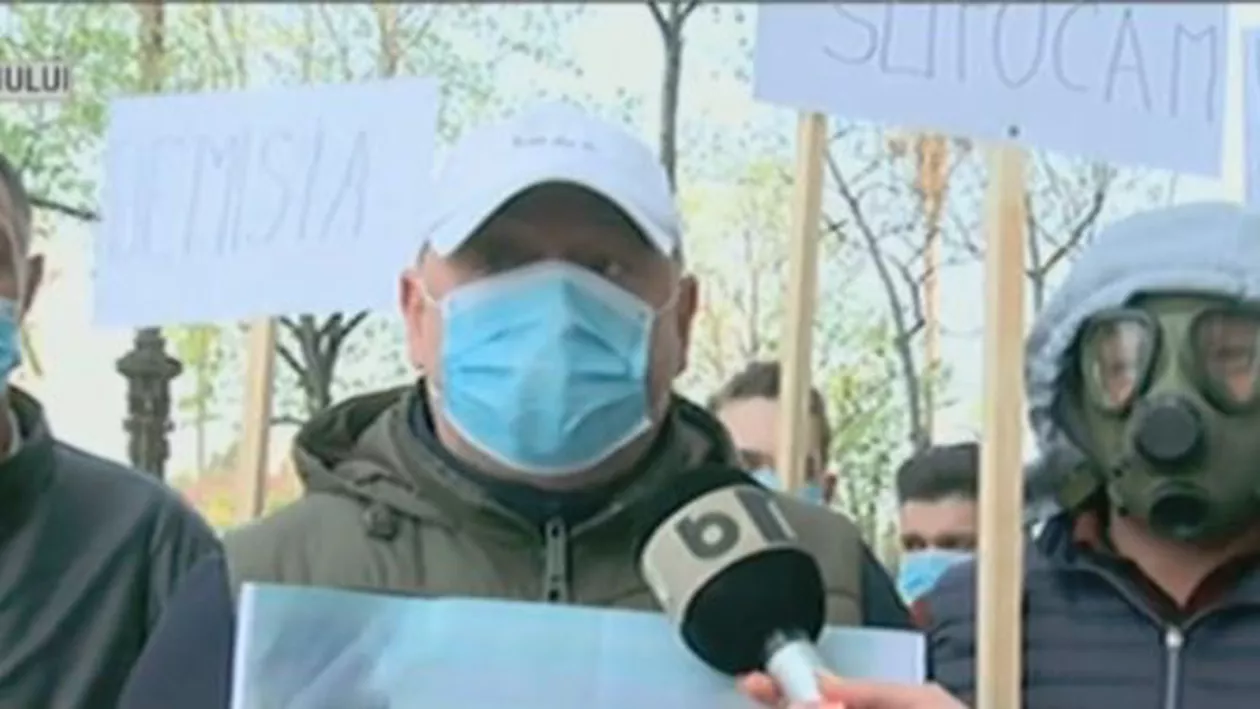 Alertă de poluare în Ploieşti. Mai mulți cetățeni protestează la Ministerul Mediului, nemulțumiți de lipsa de reacție a autorităților (VIDEO)