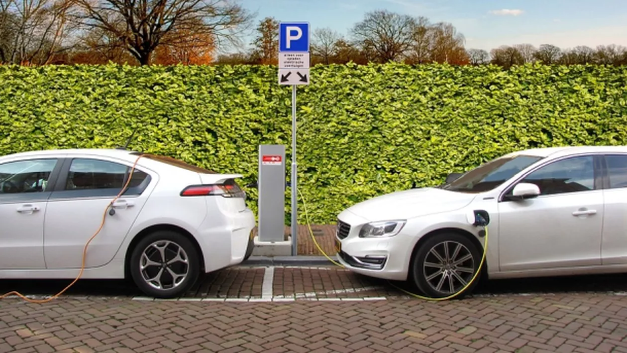 Tăriceanu, complet defazat: UE vrea ca minimum 18% din mașinile achiziționate de autoritățile publice din România să fie electrice, președintele Senatului propune mult mai puțin