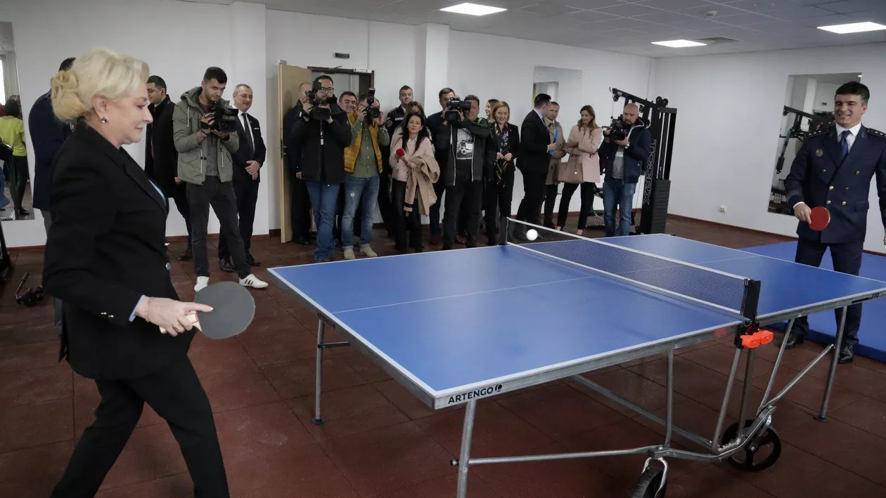 Viorica Dăncilă a jucat ping-pong cu şeful Poliţiei de Frontieră (VIDEO, FOTO)