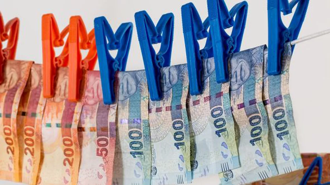 Nori negri pentru economia românească. Un reputat analist avertizează: Euro va ajunge la 5 lei în 2020