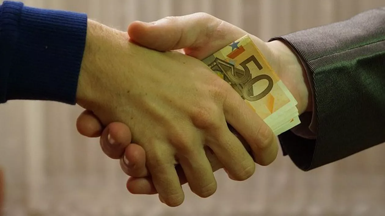 HALUCINANT! Un bancher german a furat banii clienților pentru iubitul român. De ce a recurs la acest gest...