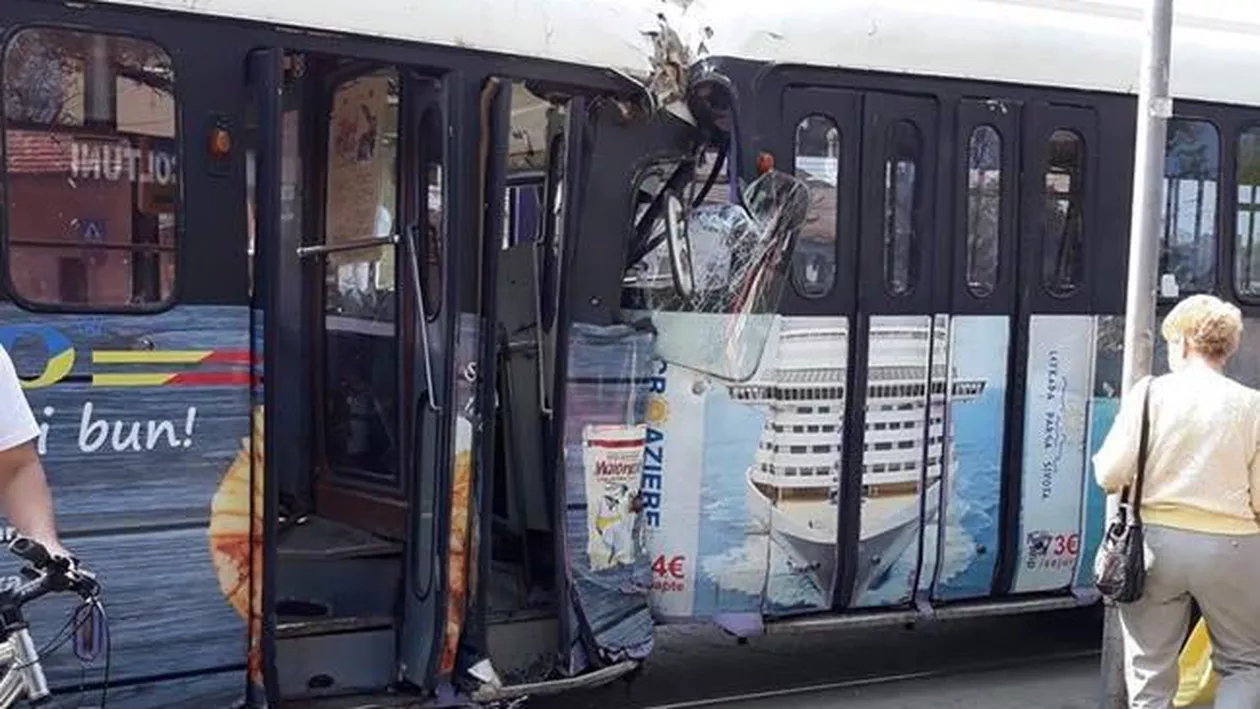 Accident GRAV la Timișoara: Un tramvai fără vatman a pornit singur și s-a ciocnit cu o altă garnitură. BILANȚUL VICTIMELOR (VIDEO)