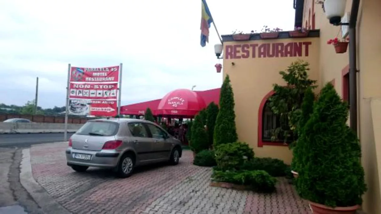 SCANDAL cu CUȚITE într-un cunoscut restaurant: Un bărbat a fost înjunghiat. Atacatorul este cautat de poliție