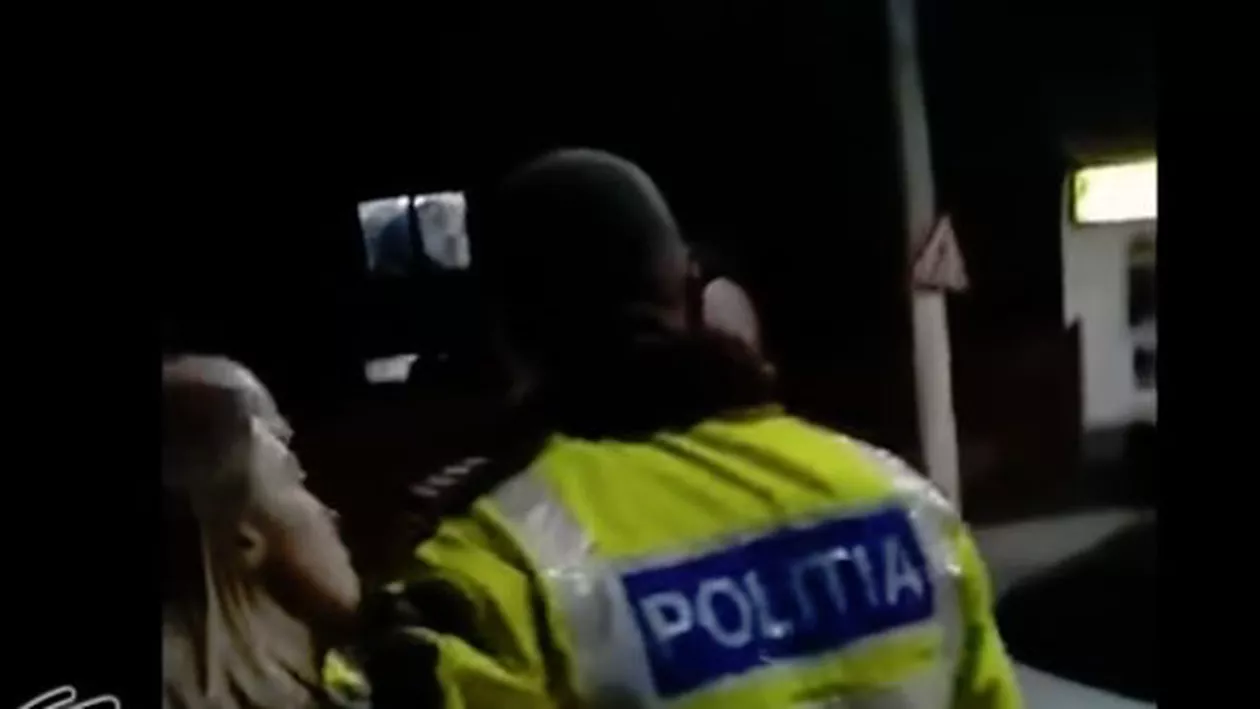 Un bărbat acuză un polițist de agresiune: 'M-a și MUȘCAT de mână!' (VIDEO)