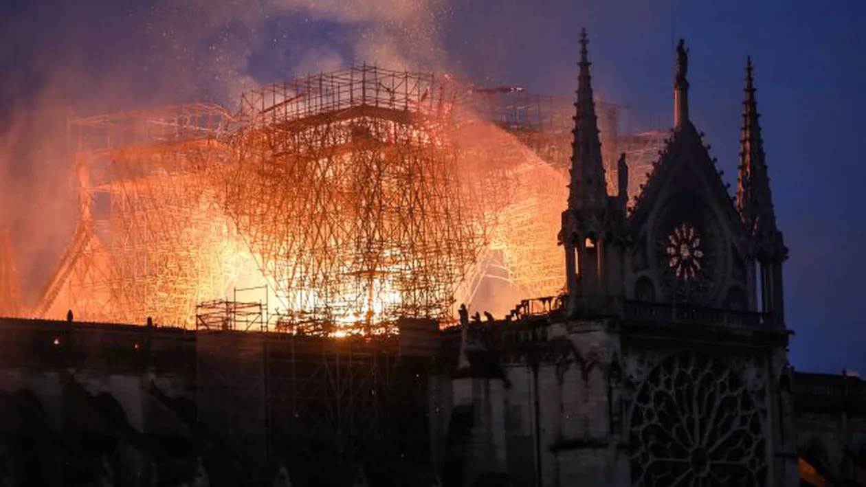 Șefii de state din toată lumea, reacții emoționante după tragedia de la Notre-Dame! Ce spune președintele Iohannis despre flăcările ce au mistuit 850 de ani de istorie