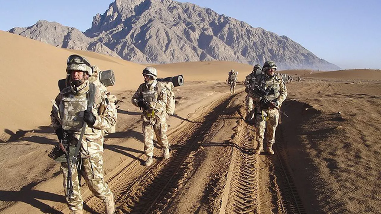 MApN: Doi dintre militarii răniți sâmbătă în Afganistan au fost transferați în Germania