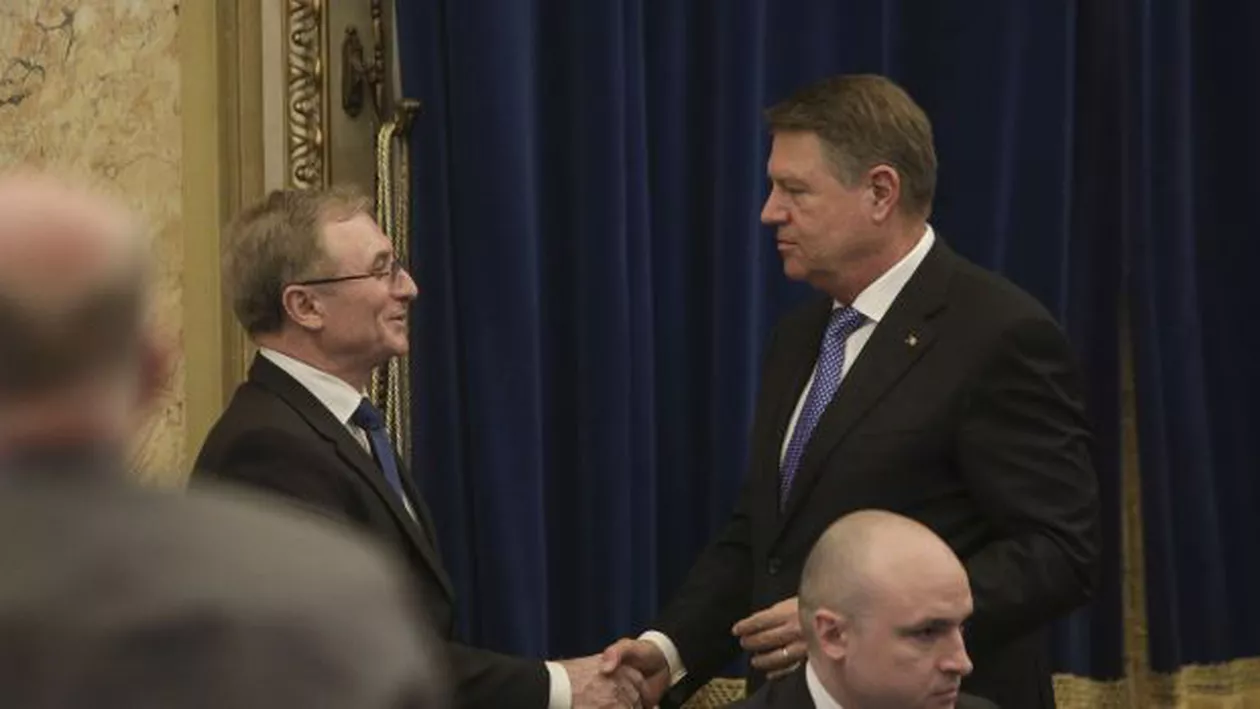 Preşedintele Klaus Iohannis a semnat decretul de eliberare din funcţie a procurorului general Augustin Lazăr prin pensionare