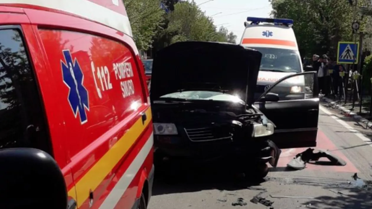 Accident rutier DEVASTATOR în Balș! Patru autoturisme s-au LOVIT. Bilanțul VICTIMELOR