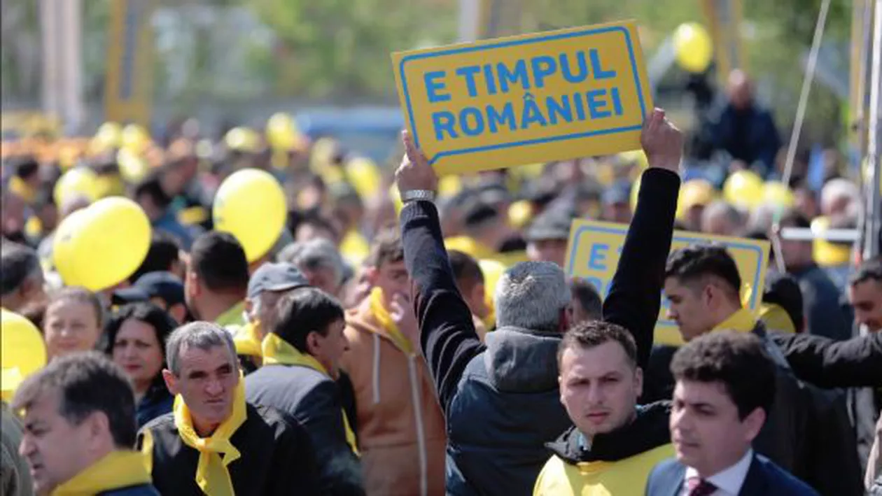 Peste 3.000 de oameni mărşăluiesc alături de liderii PNL în fieful lui Dragnea pe străzile din Alexandria (VIDEO)