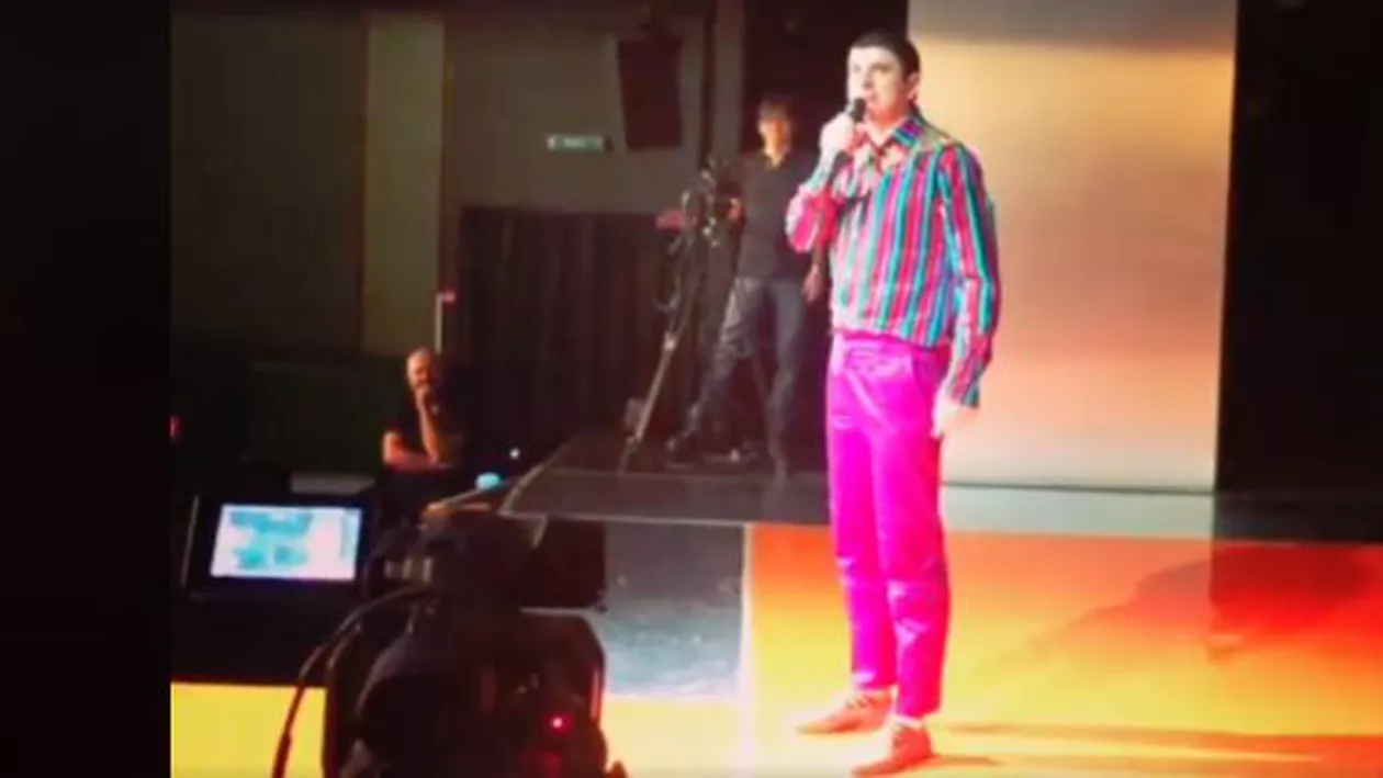 Dragnea, ironizat de actorii Teatrului de Comedie: ''Nimic ești tu!”. Cum a reacționat publicul (VIDEO)