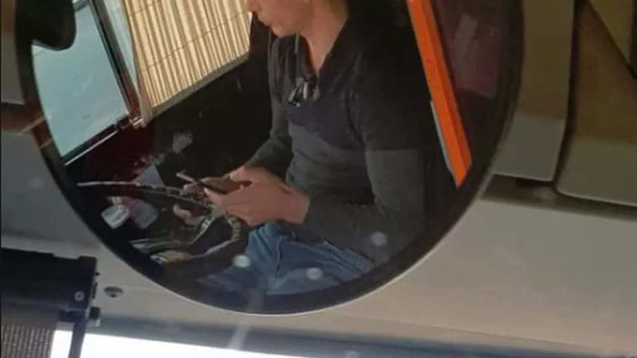 Şofer STB filmat în timp ce conducea troleibuzul prin Capitală şi făcea plăţi online de pe telefon (VIDEO)