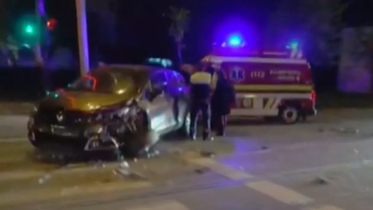 Scene de groază în Iași, după ce trei mașini s-au făcut zob (VIDEO)