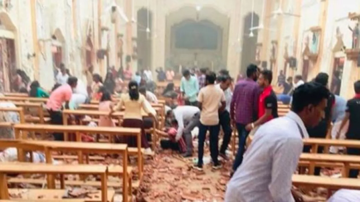 MAE: Cei opt elevi de la un liceu din Iași aflați în Sri Lanka în timpul atentatelor au revenit în România