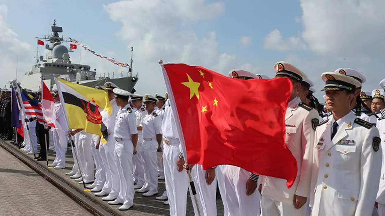 Demonstraţie de forţă în timpul unei parade militare. Cu ce arme noi se laudă China