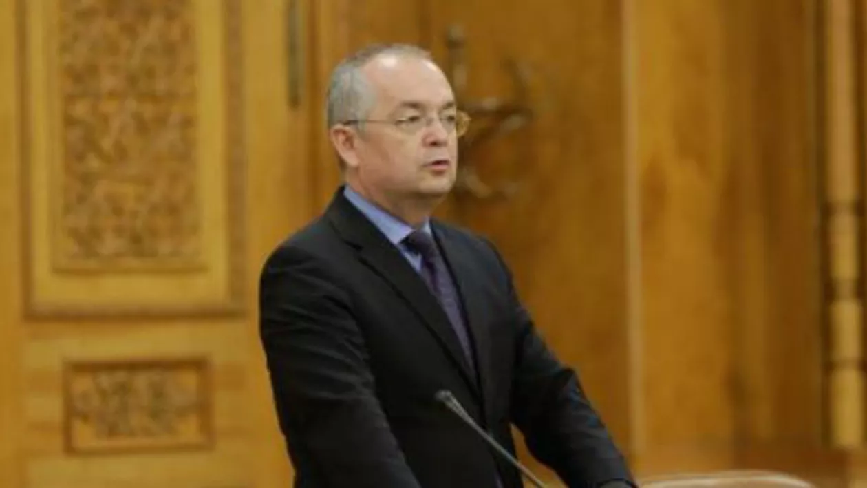 Emil Boc: E inacceptabil ca aceia care pot munci să stea cu mâna întinsă / Părinții care nu își trimit copiii la școală să nu aștepte la ajutor de la stat