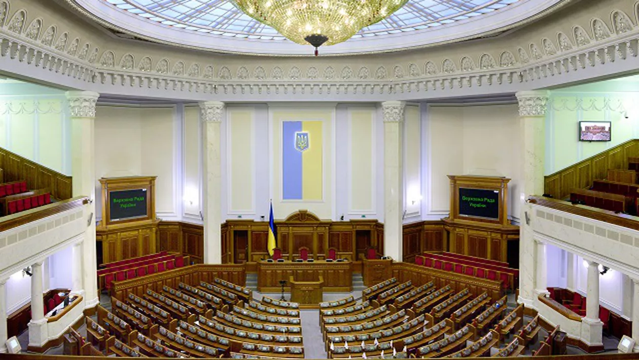 Cum explică un fost premier ucrainean legea adoptată de Ucraina, care pune în pericol identitatea românilor din statul vecin! Iațeniuk ar putea avea origini românești