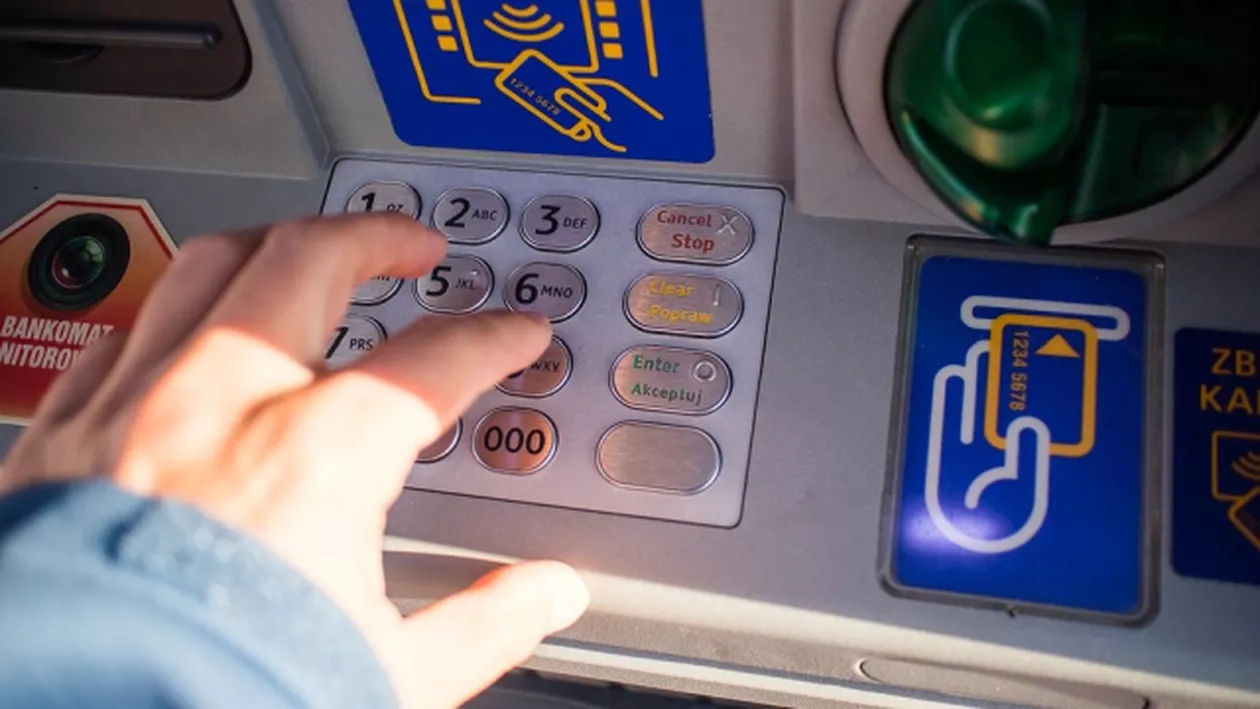 HALUCINANT! Încă un bancomat din Arad a fost aruncat în aer de hoţi (VIDEO)