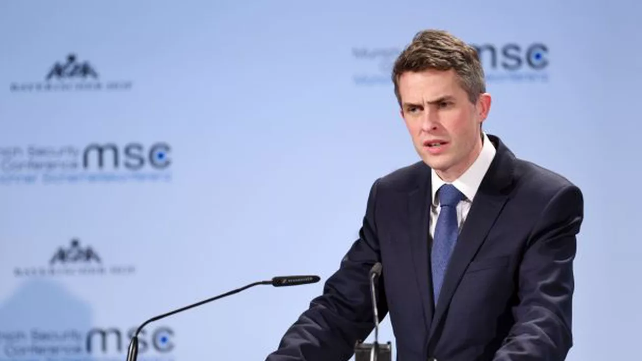 Scandal politic în Marea Britanie: Theresa May l-a demis pe ministrul Apărării (VIDEO)