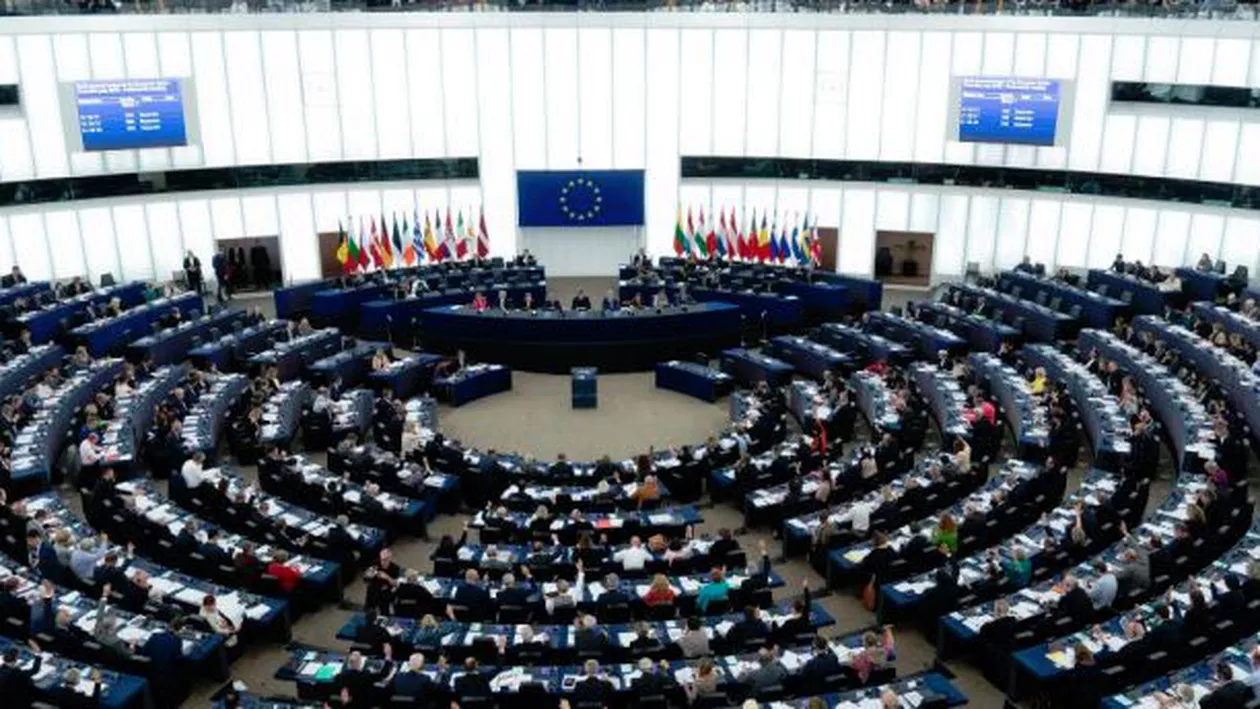 Politico: PPE va câștiga alegerile europarlamentare, arată sondajele naționale. Din România, PSD și PNL vor obține cele mai multe mandate