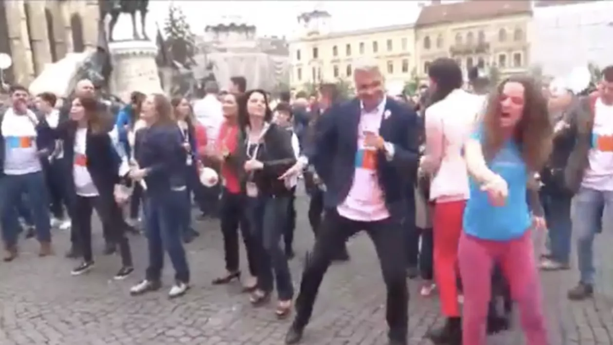 Fost ministru al Muncii, dans cu picioarele pe sus, în centrul orașului Cluj-Napoca! (VIDEO)