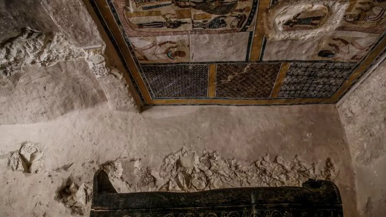 DESCOPERIRE UIMITOARE! Mumiile unor preoți egipteni de rang înalt găsite într-un mormânt de lângă Piramidele din Giza