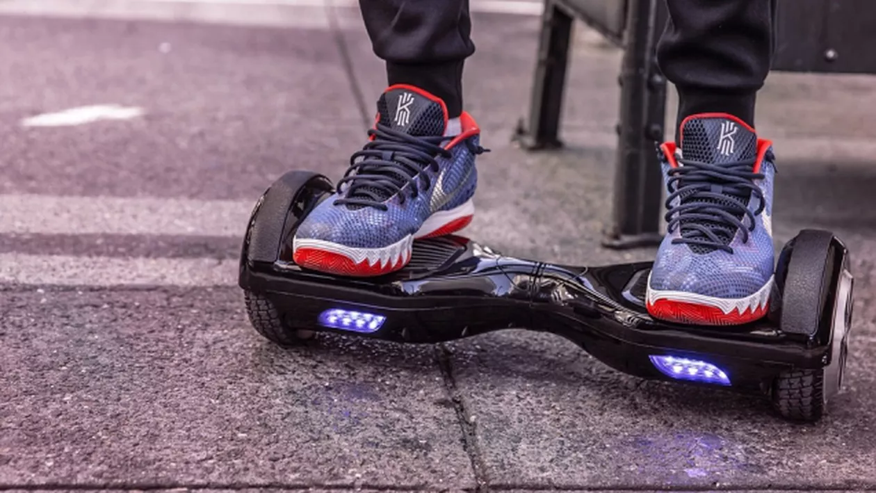 TRAGEDIE pe două roți: Hoverboard-ul unui copil de 10 ani din Bucureşti a explodat, iar apoi a luat foc (FOTO)