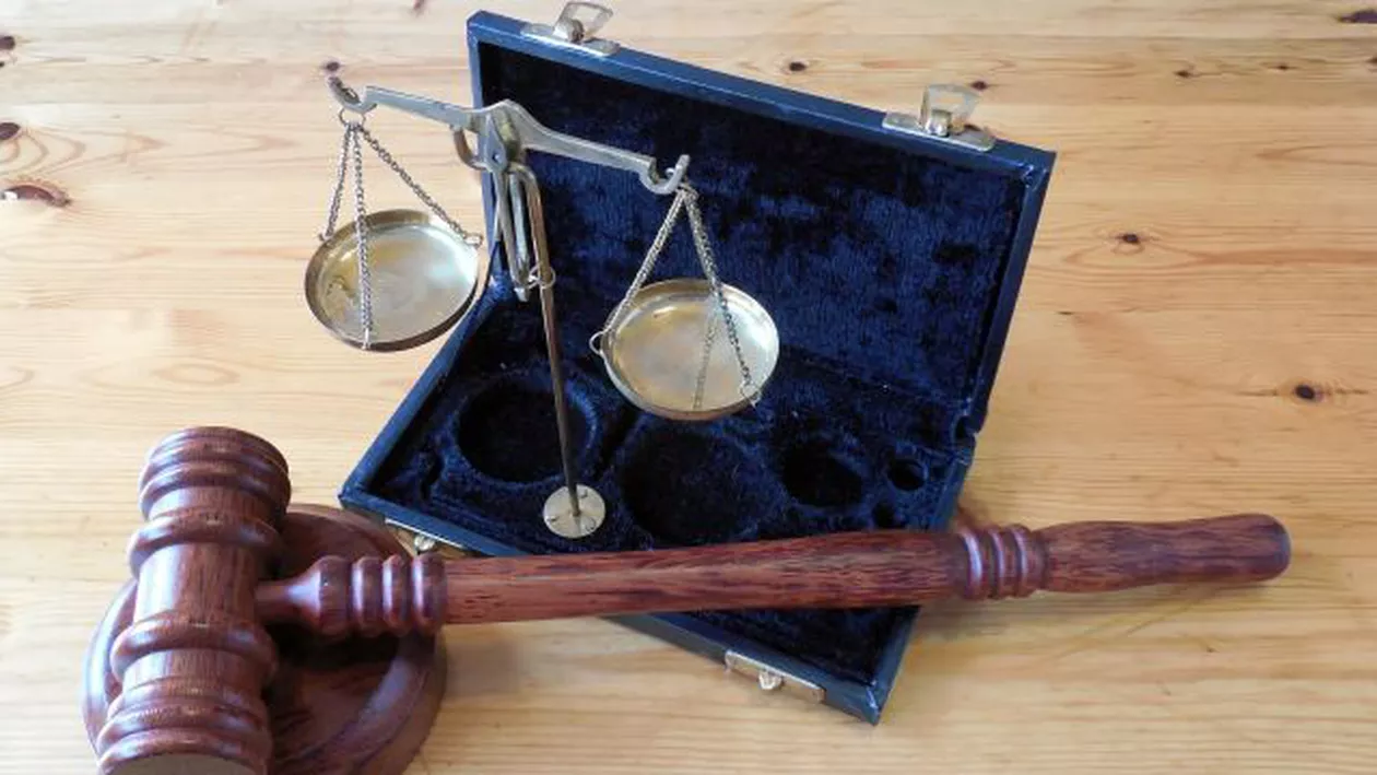 Doi polițiști din Capitală, CONDAMNAȚI la închisoare cu executare: Agenții sunt acuzați că le cereau mită șoferilor