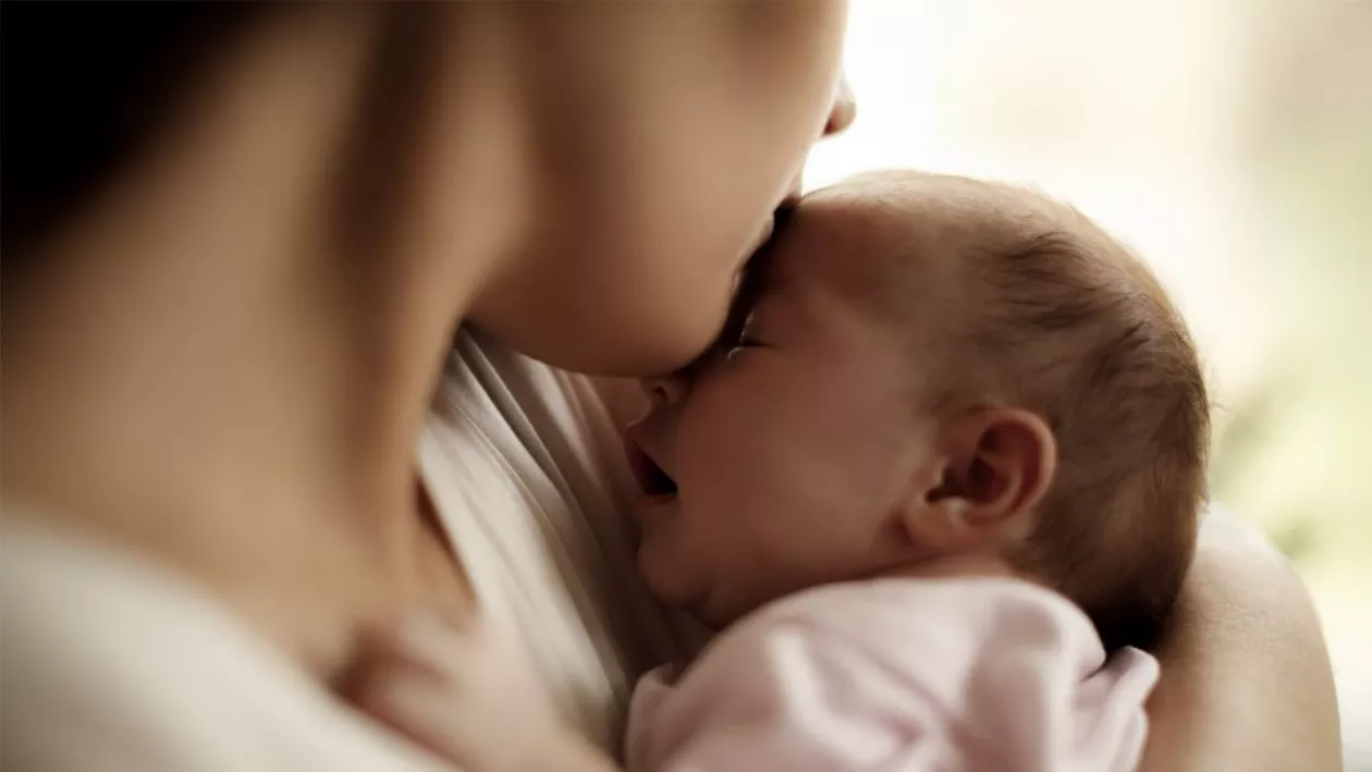 Liviu Dragnea, proiect de lege pentru mămici: Li se va permite persoanelor aflate în concediu de maternitate să aibă și venituri din activități independente sau drepturi de autor