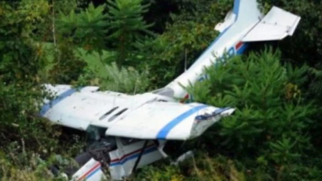 AVION PRĂBUȘIT în Nehoiu! Autoritățile sunt în ALERTĂ! DOI AFACERIȘTI MORȚI (FOTO)