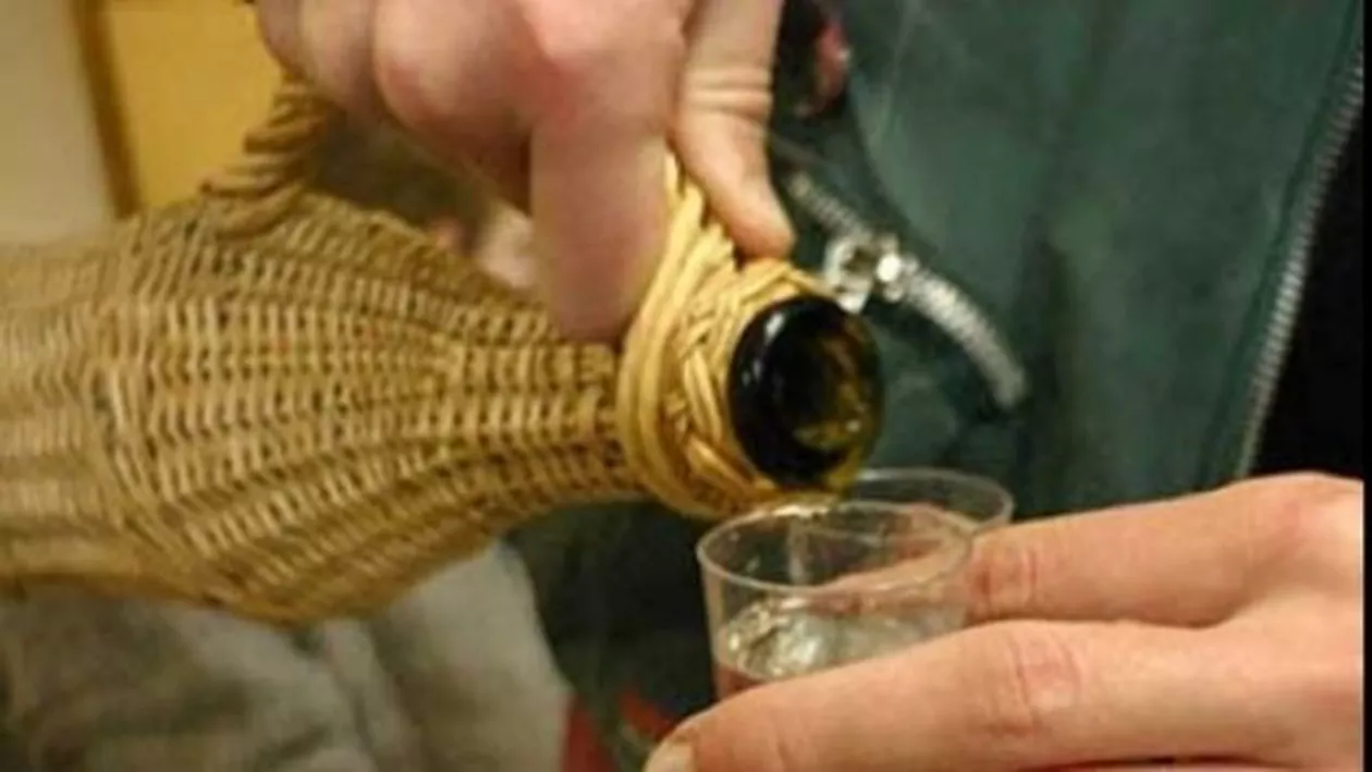 România cere UE să legalizeze din nou fabricarea țuicii acasă