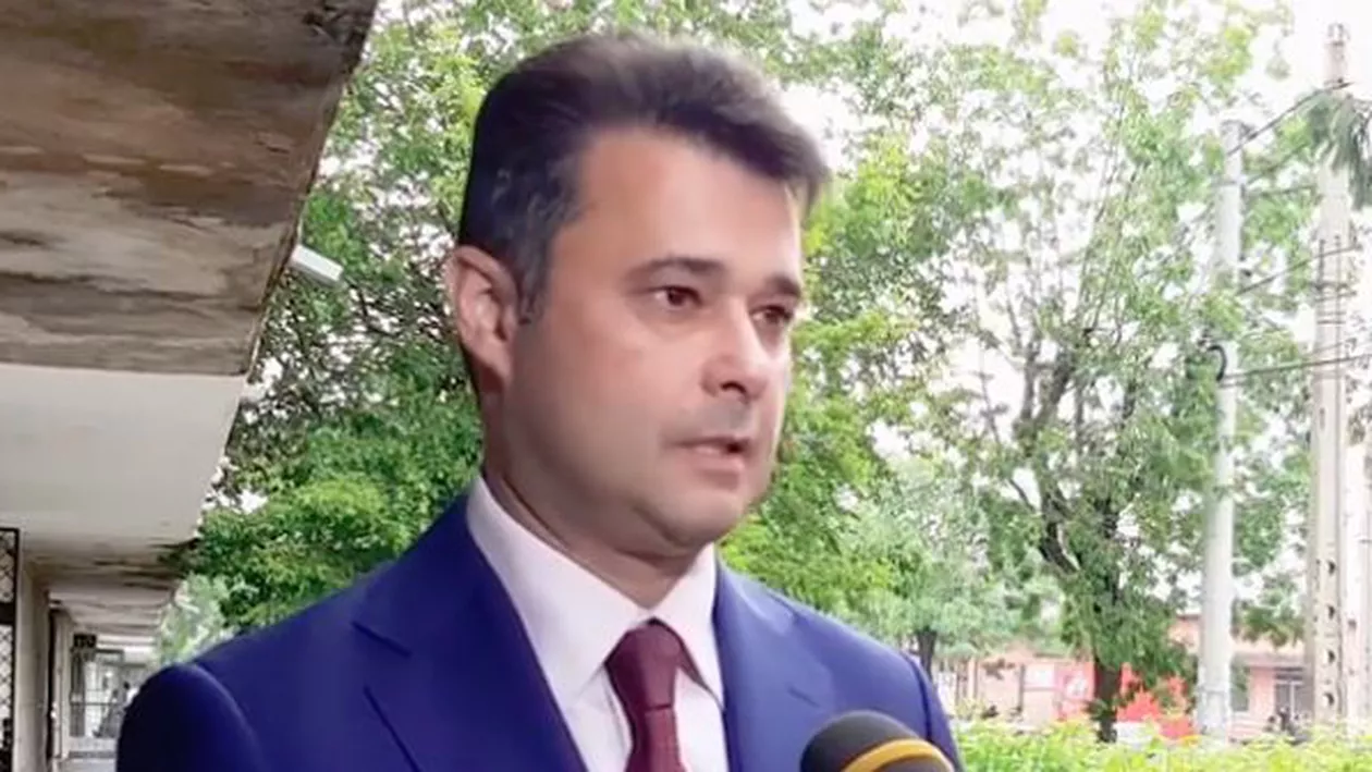 Primarul Daniel Florea anunță peste 10 mii de burse pentru elevi: ”Acesta este un accent real pe educație. Felicitări, copii, felicitări, părinți, felicitări, profesori!” (VIDEO)