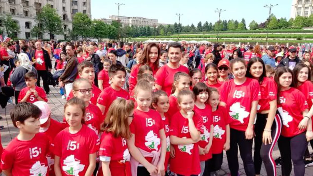 Peste 5.000 de participanţi de toate vârstele la cross-ul Refresh5 Run, competiţie organizată de Primăria Sector 5 (FOTO, VIDEO)
