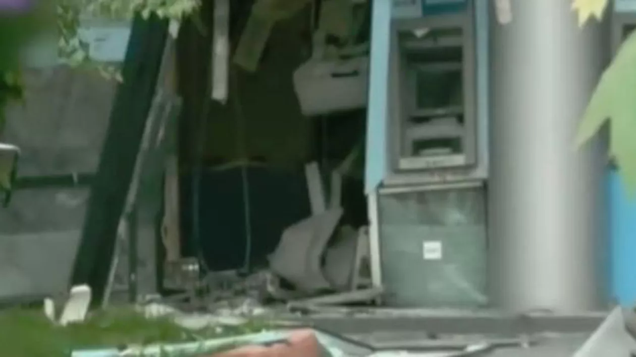 Bancomat din București, aruncat în aer luni dimineață. Hoții sunt încă în libertate (VIDEO)